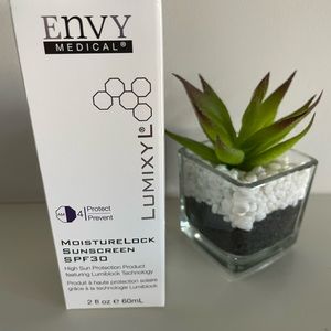 Envy Medical Moisture Lock Sunscreen SPF 30. NIB 2 oz.
